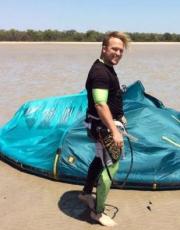 Kitesurfer Chris Keeping fights / kitesurf.hu